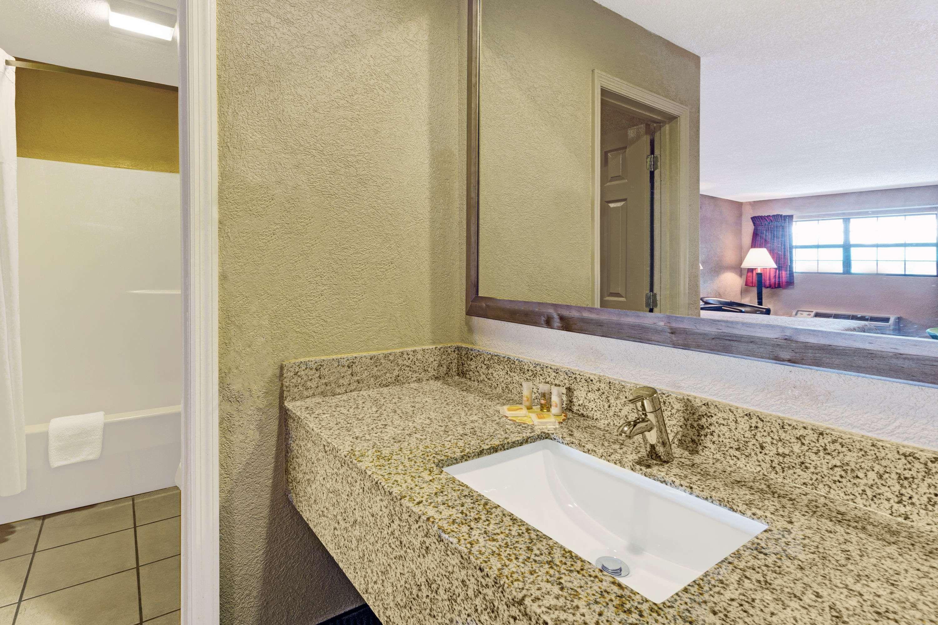 Days Inn By Wyndham Cherokee Near Casino מראה חיצוני תמונה