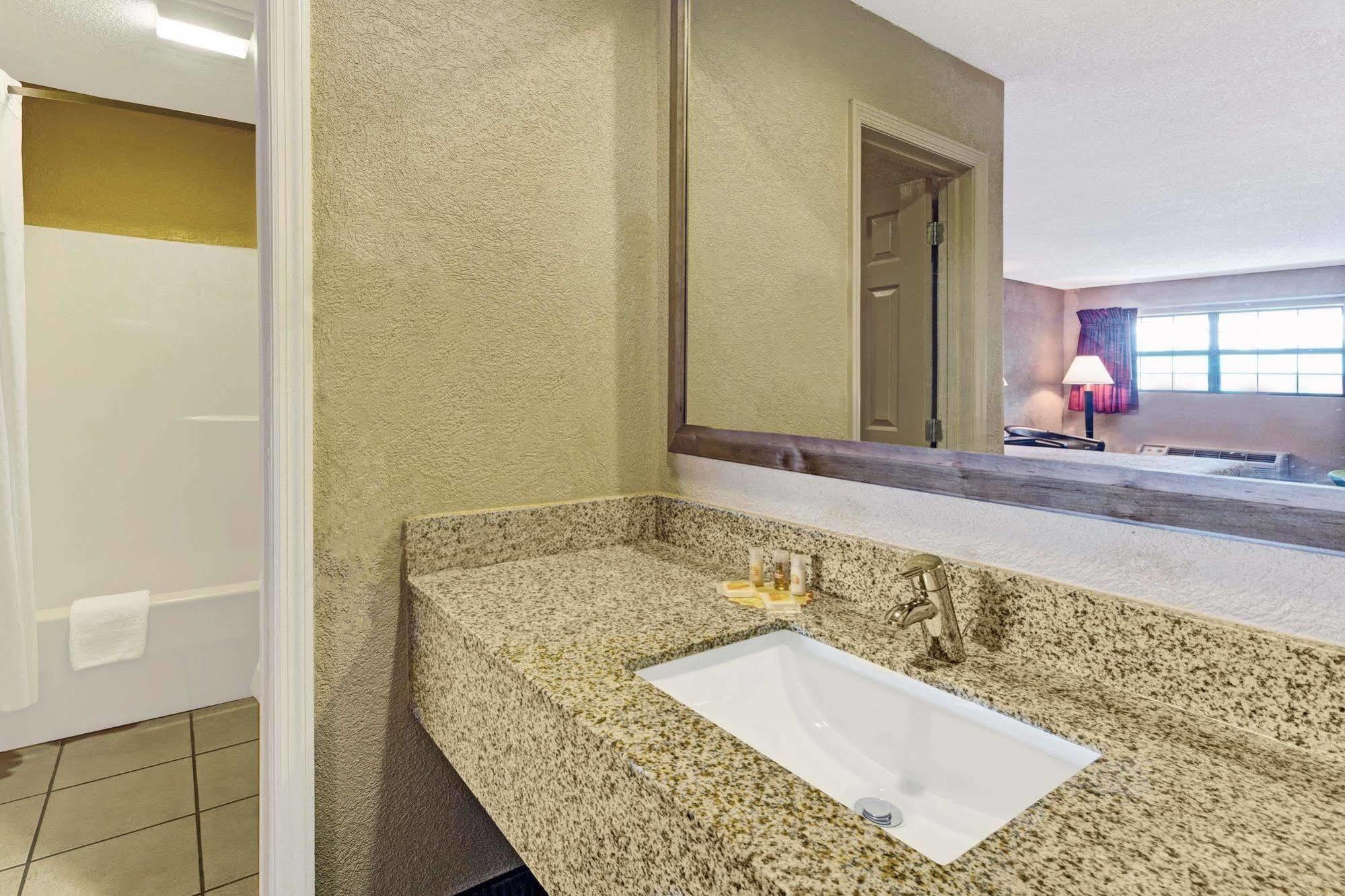 Days Inn By Wyndham Cherokee Near Casino מראה חיצוני תמונה